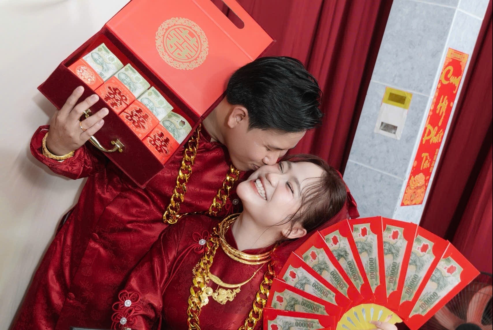 Co dau TP.HCM tang chu re 150 trieu va 2 cay vang o le cuoi hinh anh