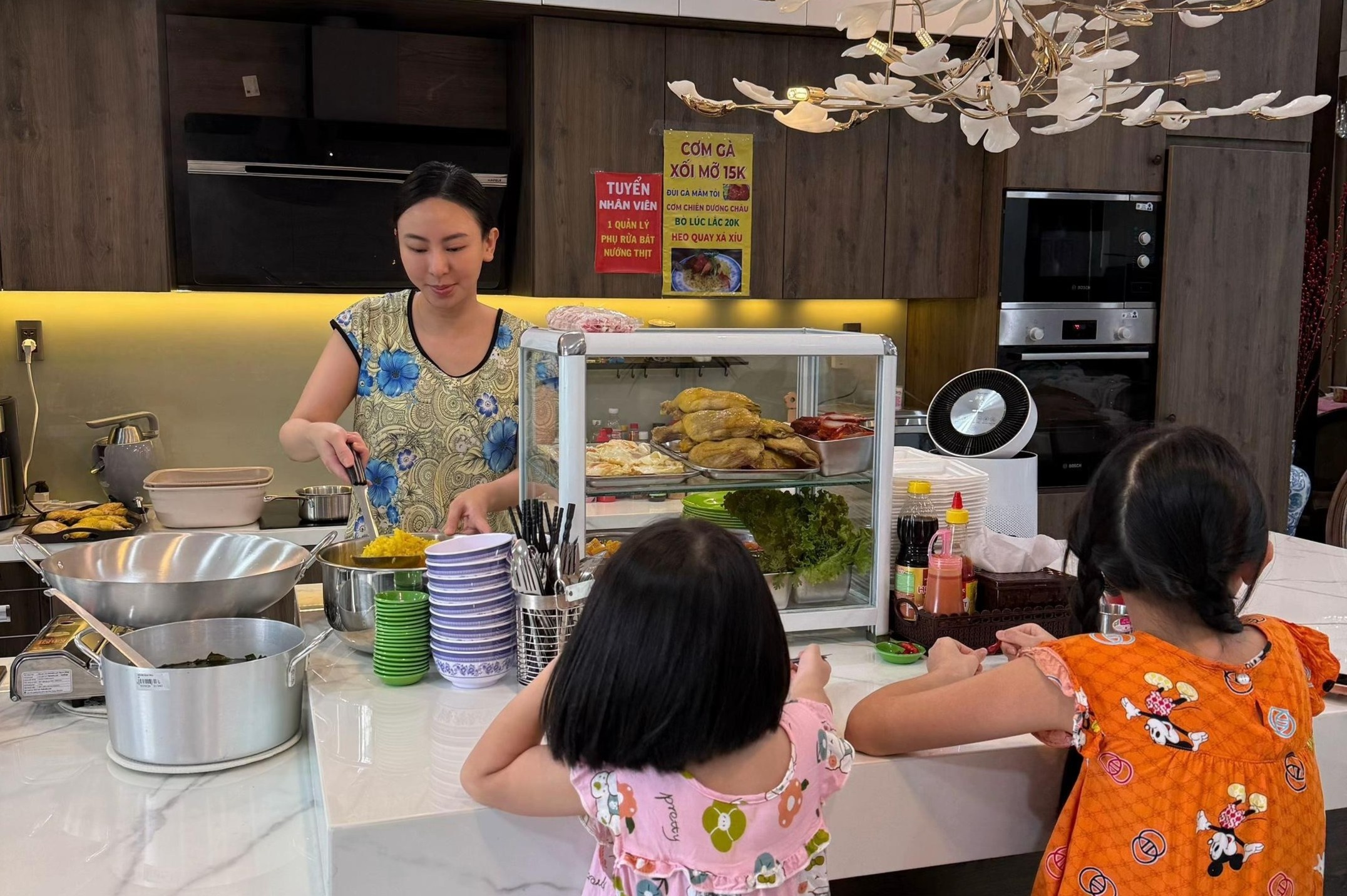Ba chu hu tieu, com tam, ca vien chien 