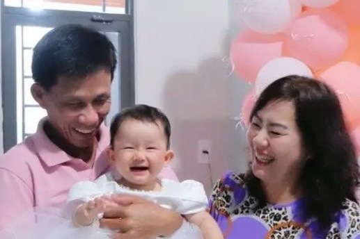 4 nang dau ru nhau sinh con lien tiep khien bo me chong 'choang vang' hinh anh