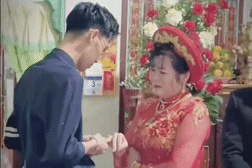 Co dau U50 bat khoc khi con trai rieng cua chong xin goi la 'ma' hinh anh
