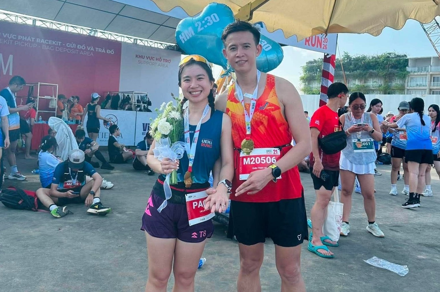 Man cau hon bang nhan kim cuong tai vach dich gay sot mang hinh anh