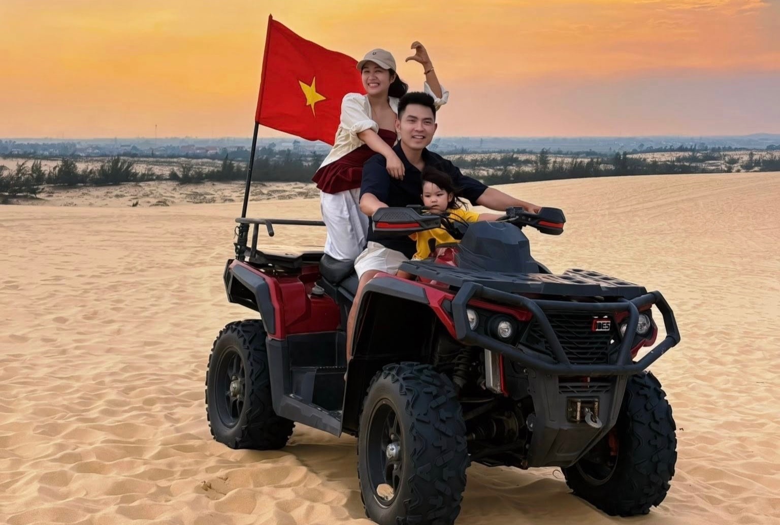 Gia dinh lai oto rong ruoi 9 ngay, ngo ngang vi chi ton 20 trieu hinh anh
