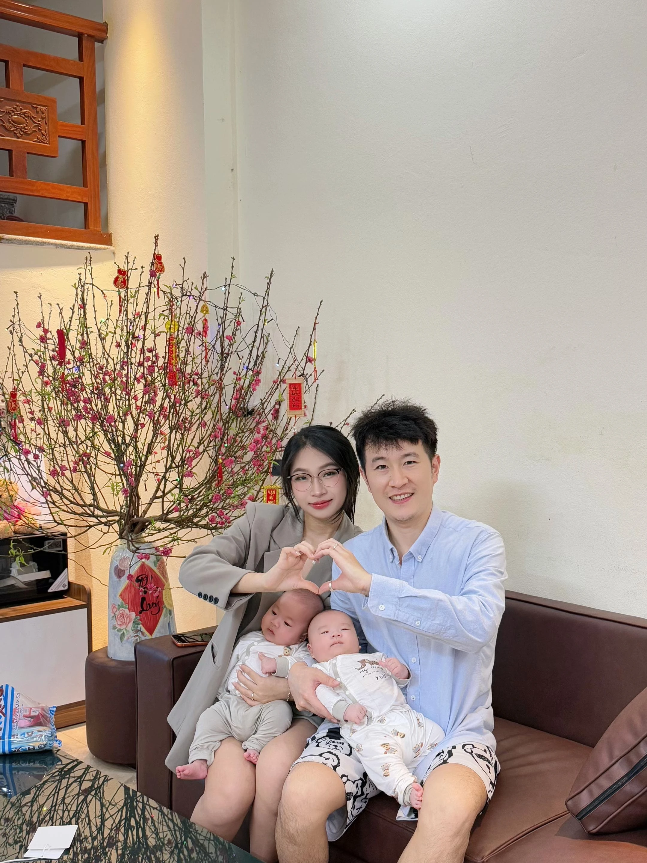 nhận tiền ra mắt ảnh 6 nhan tien ra mat anh 6