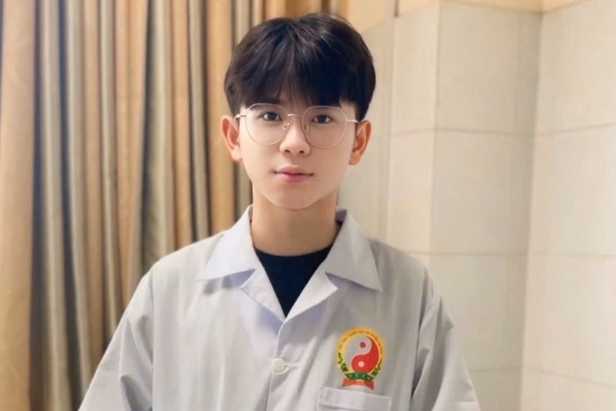 Nam sinh tinh co cuu thanh nien bi tai nan, ngung tim giua duong hinh anh