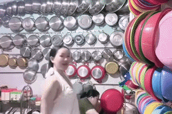 Căn nhà treo 100 chiếc nồi, 60 cái rổ đều tăm tắp ở Miền Tây