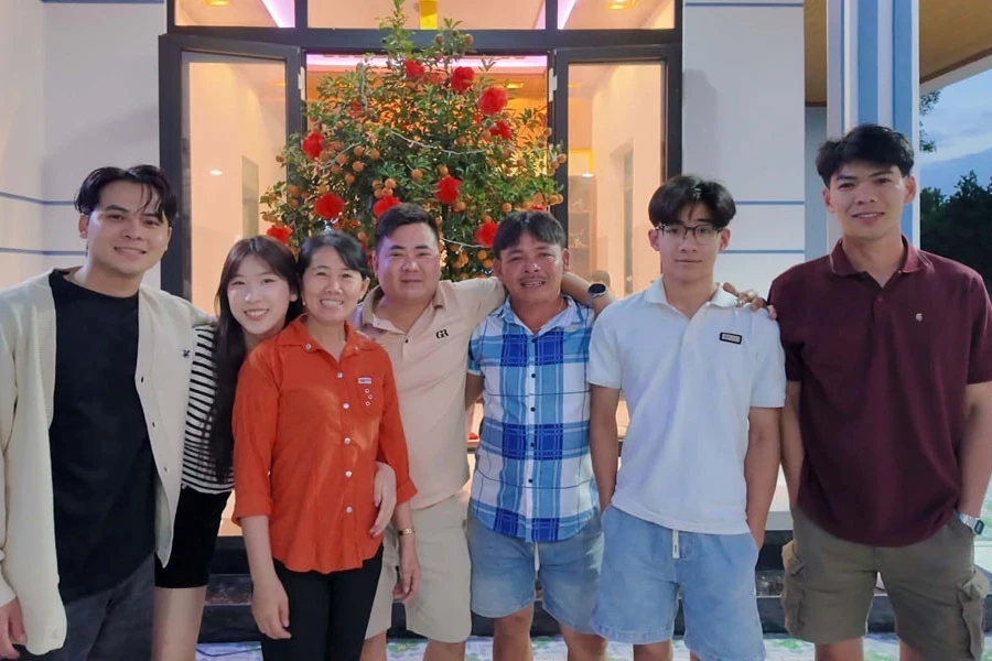 c&ocirc; g&aacute;i Nhật ảnh 2