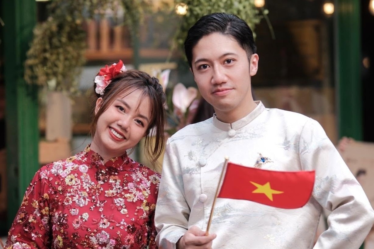 Chàng trai Nhật bay sang TP.HCM mỗi tháng để theo đuổi cô chủ quán mì