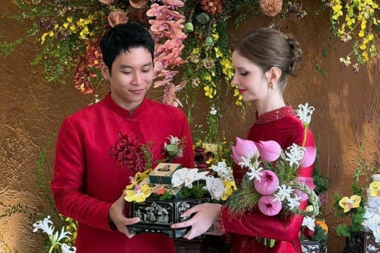 Cô dâu Nga gây sốt vì xinh như búp bê