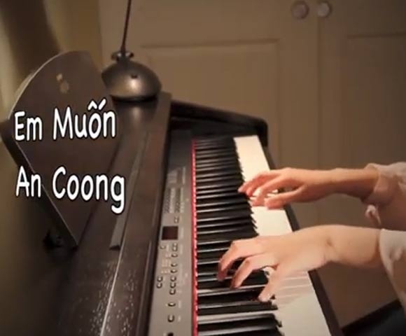 An Coong - Co gai xinh dep ten la, choi piano hay hinh anh