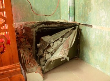 Ke gian dot nhap cua hang dong ho Thuy Sy luc rang sang hinh anh