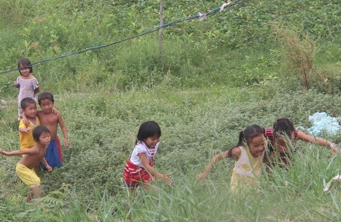 Đứa trẻ, xóm Việt kiều, quốc tịch, Long An