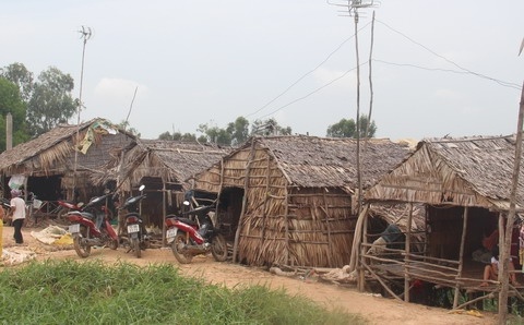 Đứa trẻ, xóm Việt kiều, quốc tịch, Long An