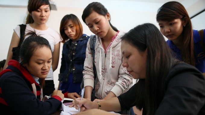 Tram sinh vien khieu nai vi khong duoc thi tot nghiep hinh anh