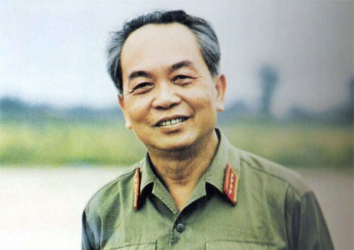 Ba lan gap Tong tu lenh Vo Nguyen Giap hinh anh