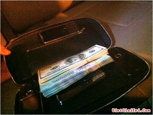 Tai xe tra lai gan 100 trieu dong hanh khach de quen hinh anh