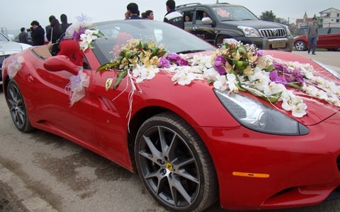 Dan sieu xe sang trong o... tinh ngheo hinh anh