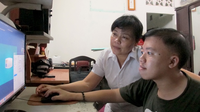 Chang trai 'xuong thuy tinh' vao dai hoc hinh anh