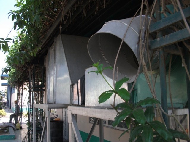 2 can pham gia om, vuot nguc nhu phim hinh anh