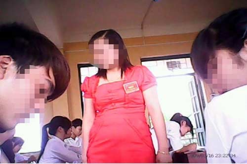 Quy dinh cam nu giao vien mac vay gay tranh cai hinh anh