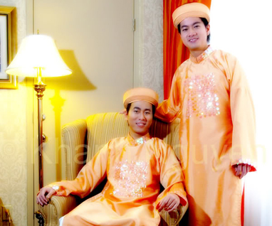 Me chuan bi dam cuoi dong tinh cho con hinh anh