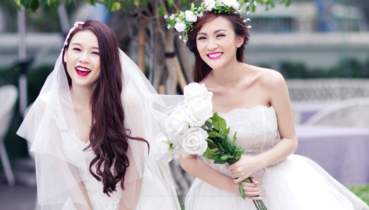Hot girl Sam xinh lung linh trong bo anh cuoi voi Kelly hinh anh