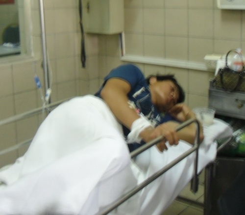 Nguoi bo ep 3 con uong thuoc sau da tu vong hinh anh