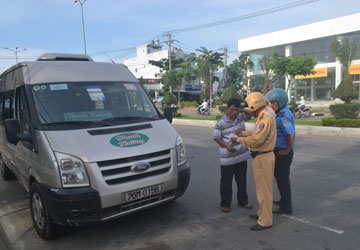 Da Nang: Se cam xe khach vao noi do hinh anh