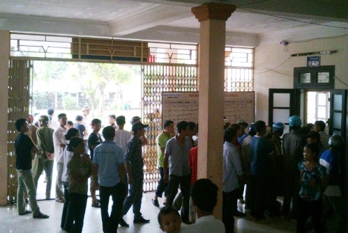 Be 10 thang tuoi chet, lanh dao BV ban di khai giang hinh anh