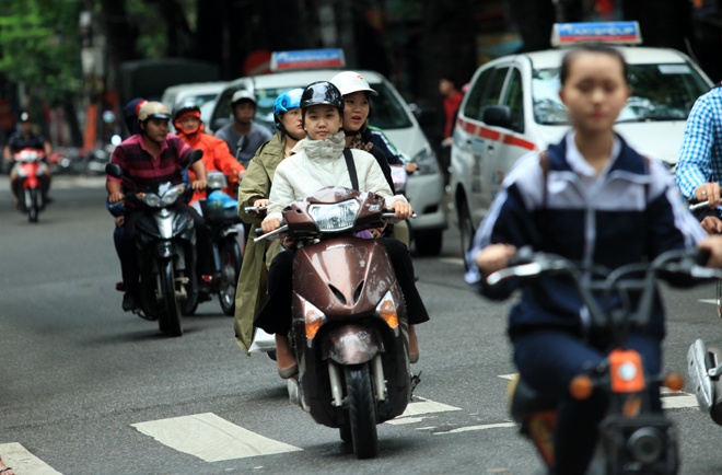 Nguoi dan Thu do co ro trong dot lanh dau tien hinh anh