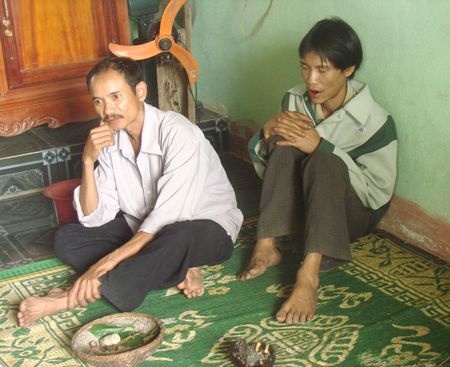 Nhung chuyen chua tiet lo ve cha con 'nguoi rung' hinh anh