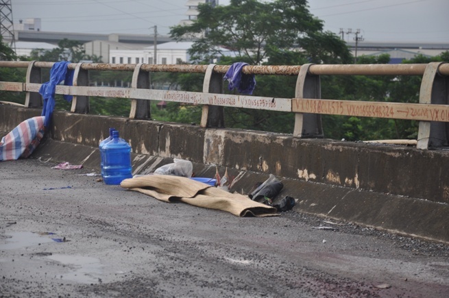 Xe bon cho xang dam chet nguoi roi bo chay hinh anh