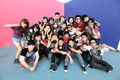 Gioi tre kiem bon tien tu dance cover hinh anh