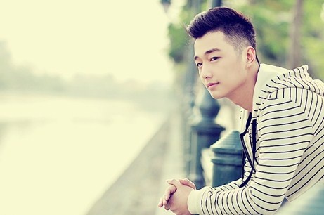 Gu thoi trang lich lam cua hot boy 9X canh sat hinh anh