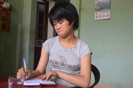 Co hoc tro 'khong xuong' do 2 truong dai hoc hinh anh