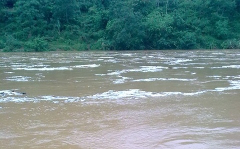 Tim thay thi the co giao bi lu cuon o Lao Cai hinh anh