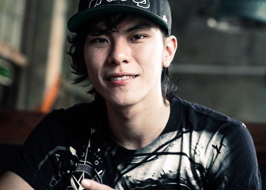 Hai 2D tung bi gia dinh tu mat vi me nhay hiphop hinh anh