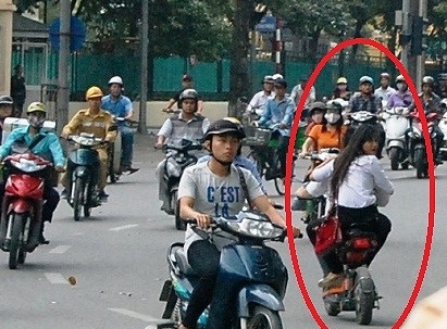 Nu sinh vi pham, nguoc duong chay tron CSGT hinh anh