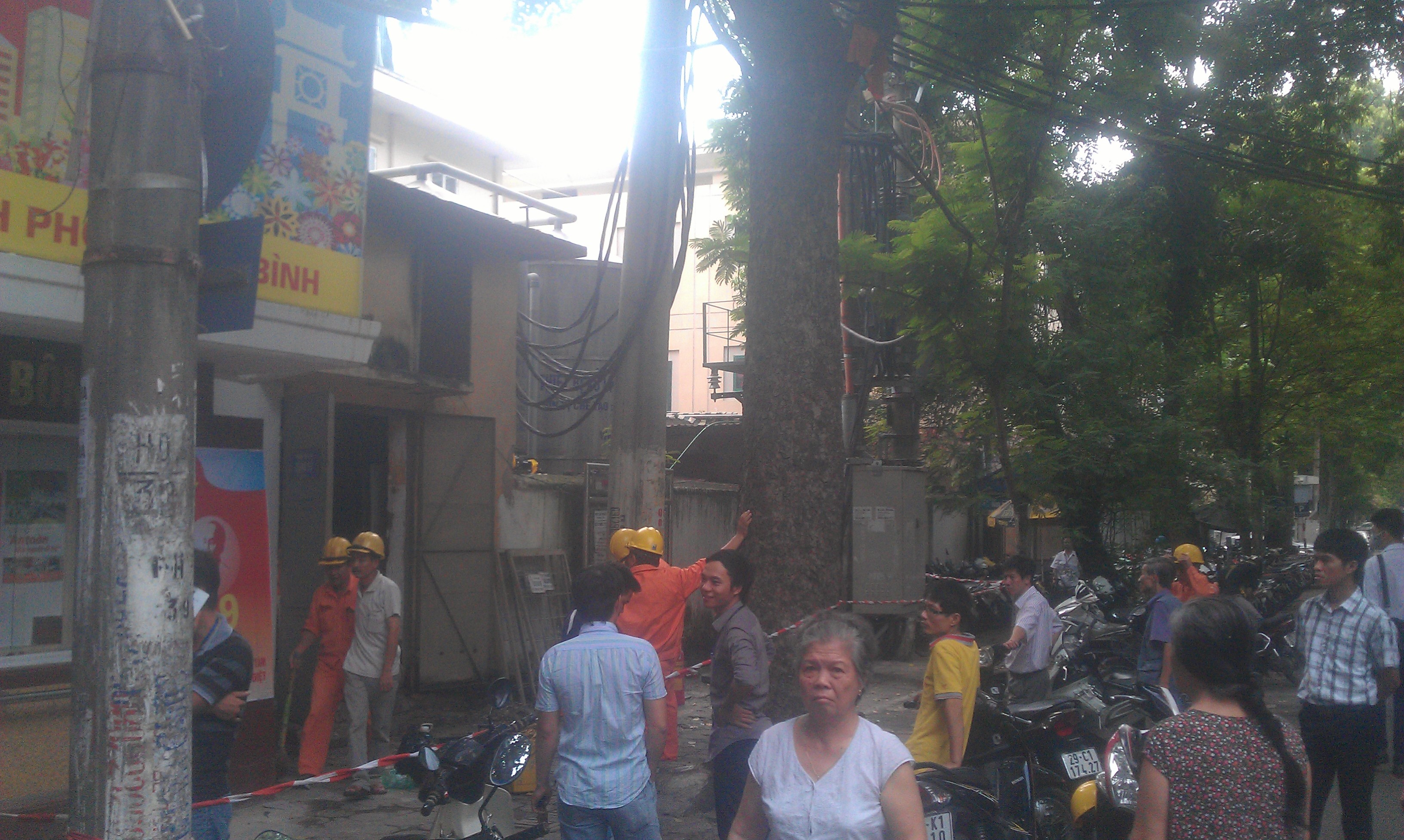 Chay tram dien, nhieu khu pho co mat dien hinh anh