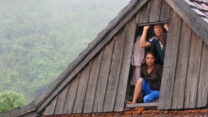 Them nguoi mat tich trong lu hinh anh