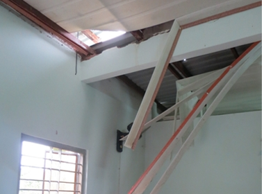 Tu vong vi gach roi trung dau luc dang ngu hinh anh