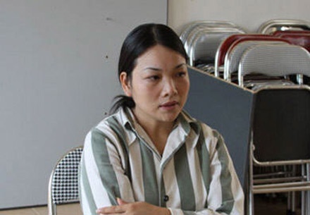 Me trai tre, tu ba u muu giet chong gia hinh anh