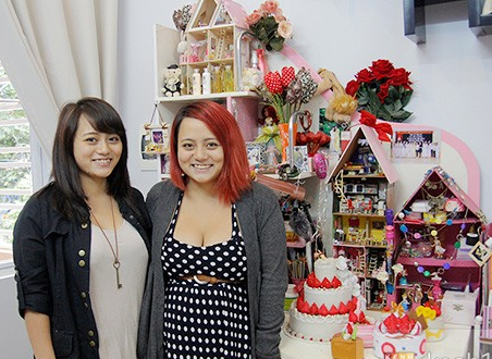 Chi em sinh doi co tai lam do handmade xinh xan hinh anh