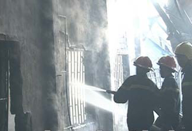 Cong nhan hut thuoc, chu bi chay 2 ty dong hinh anh