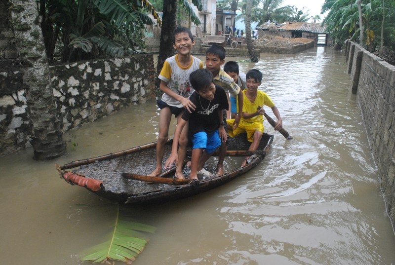 Canh tan hoang sau vu vo hai ho dap o Thanh Hoa hinh anh