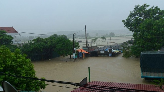 Thi xa Hoang Mai chim sau trong nuoc lu hinh anh