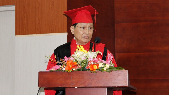 Nhan bang thac si o tuoi 71 hinh anh