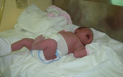 De roi tren taxi duoc be gai 3,3 kg hinh anh