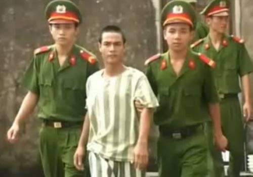 Clip hung thu 18 tuoi giet nguoi, cuop tai san sa luoi hinh anh