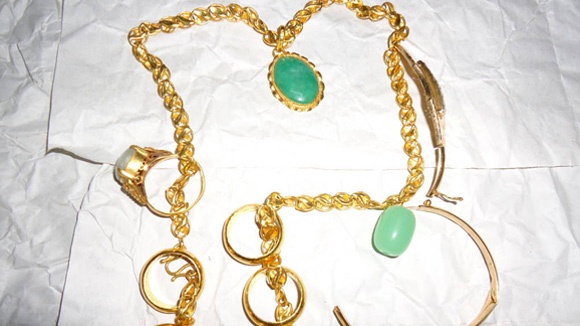 Chau gai trom vang cua thim roi gui loi xin loi hinh anh