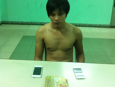 Ke trao iPhone 5 'rom' giua Sai Gon bi bat hinh anh